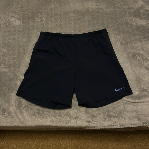 Vintage Navy blue Nike shorts with lining - Picture 2 of 5